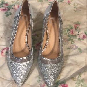 New size 9 formal pair of shoes.